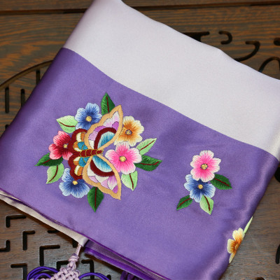 娇古真丝绣花围巾 双色拼接款式手绣围巾 渐变